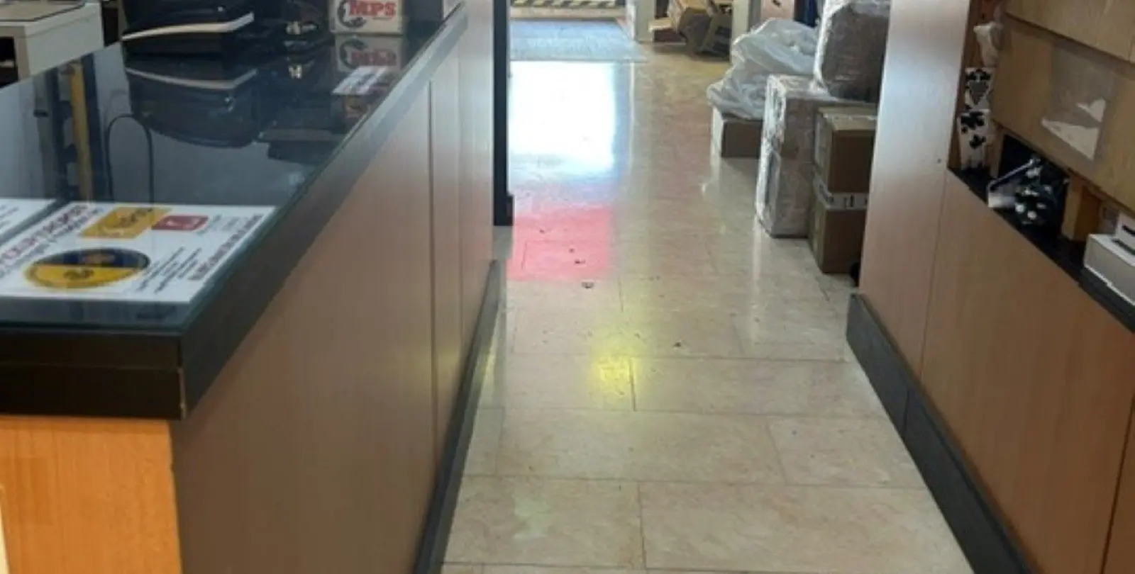 Sale of commercial premises in Puerto Banús 1