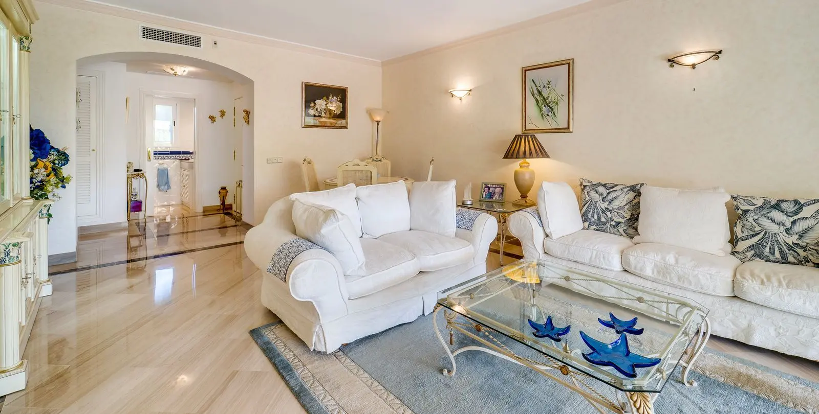 Sale of ground floor apartment in Elviria 2