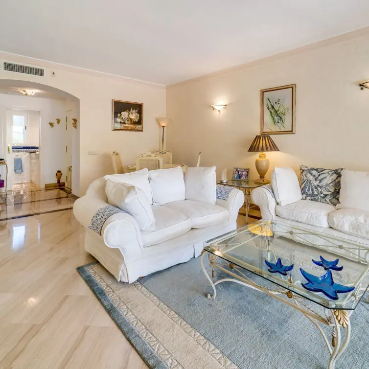 Sale of ground floor apartment in Elviria