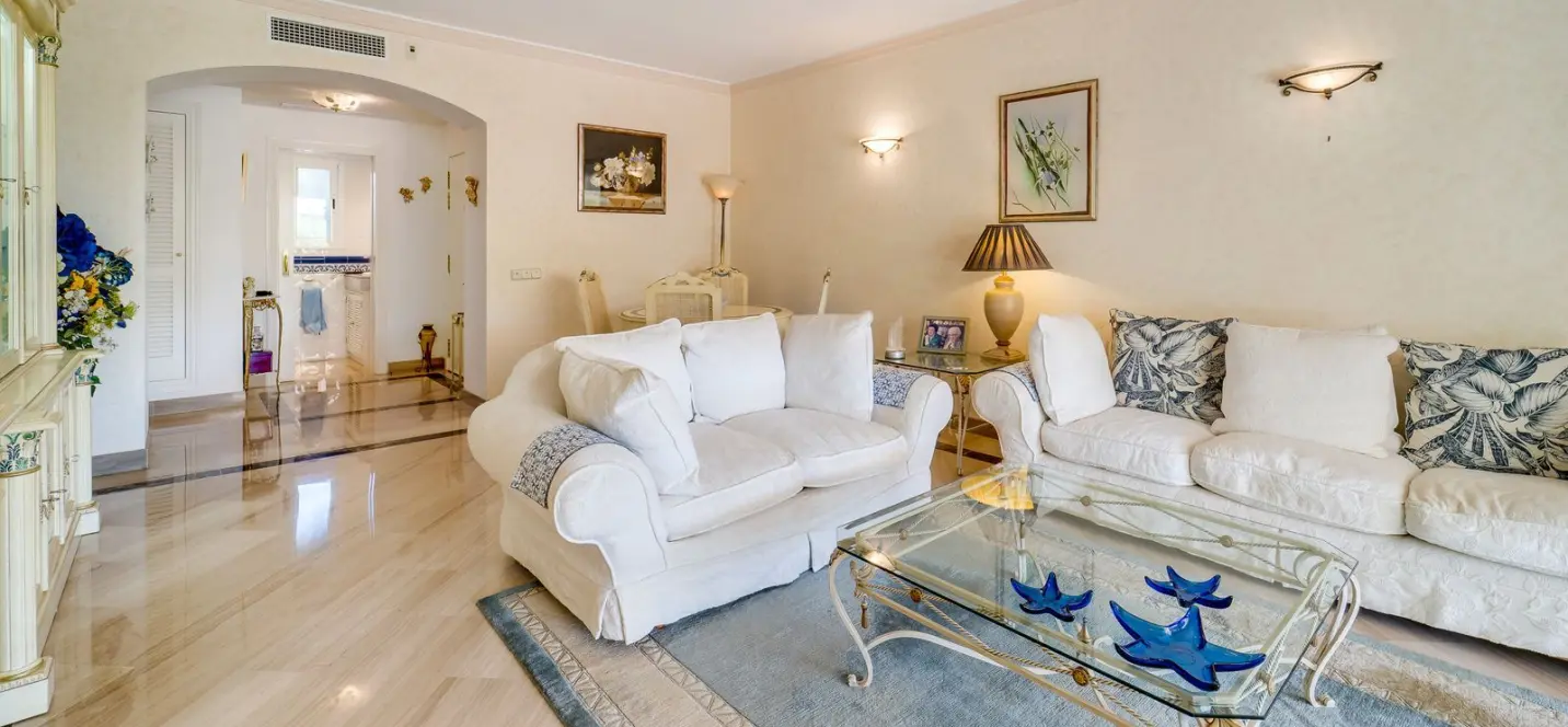 Sale of ground floor apartment in Elviria 1