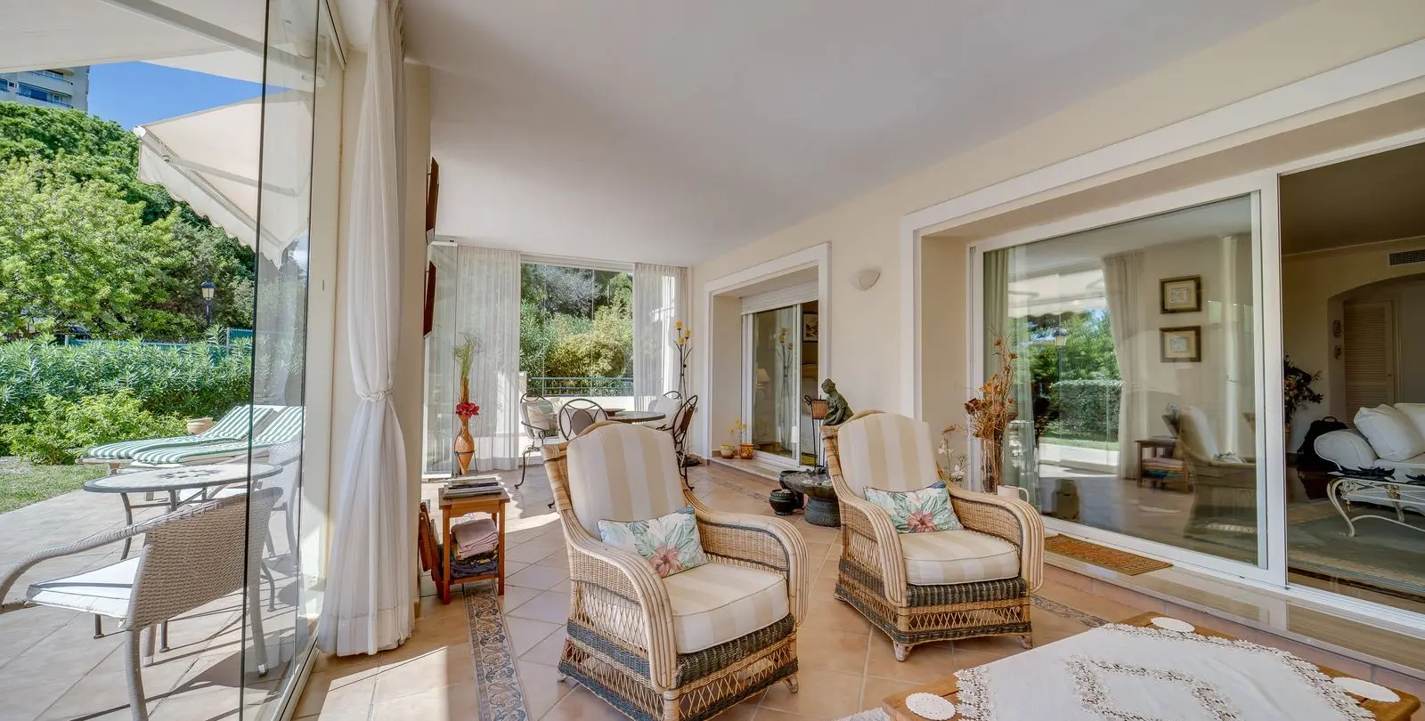 Sale of ground floor apartment in Elviria 3