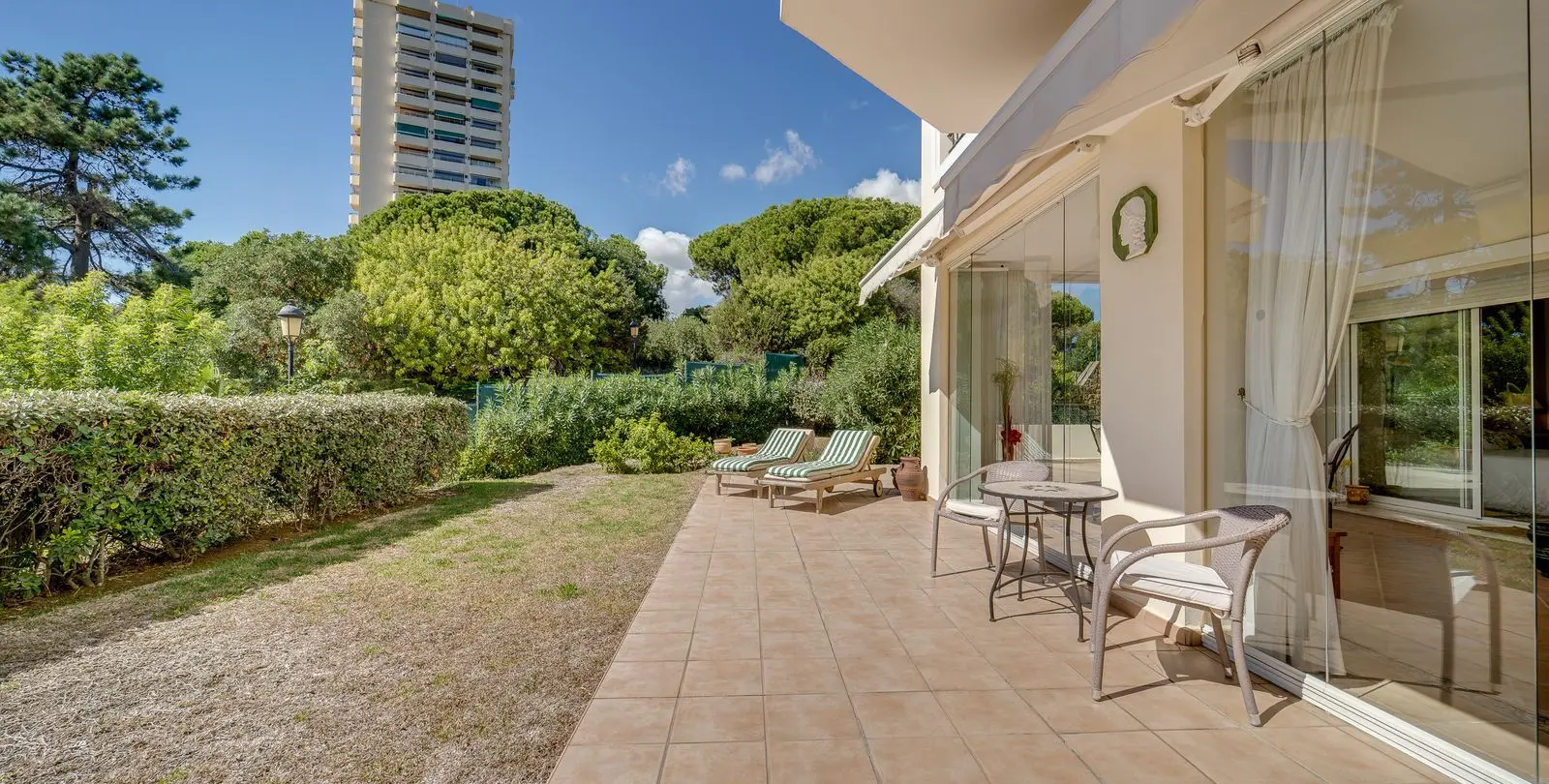 Sale of ground floor apartment in Elviria 4