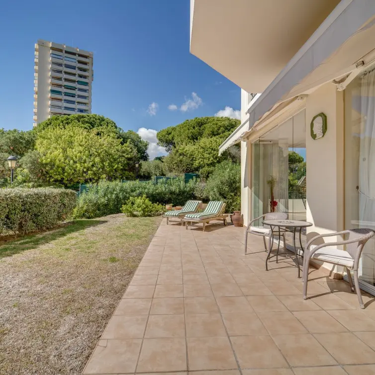 Sale of ground floor apartment in Elviria