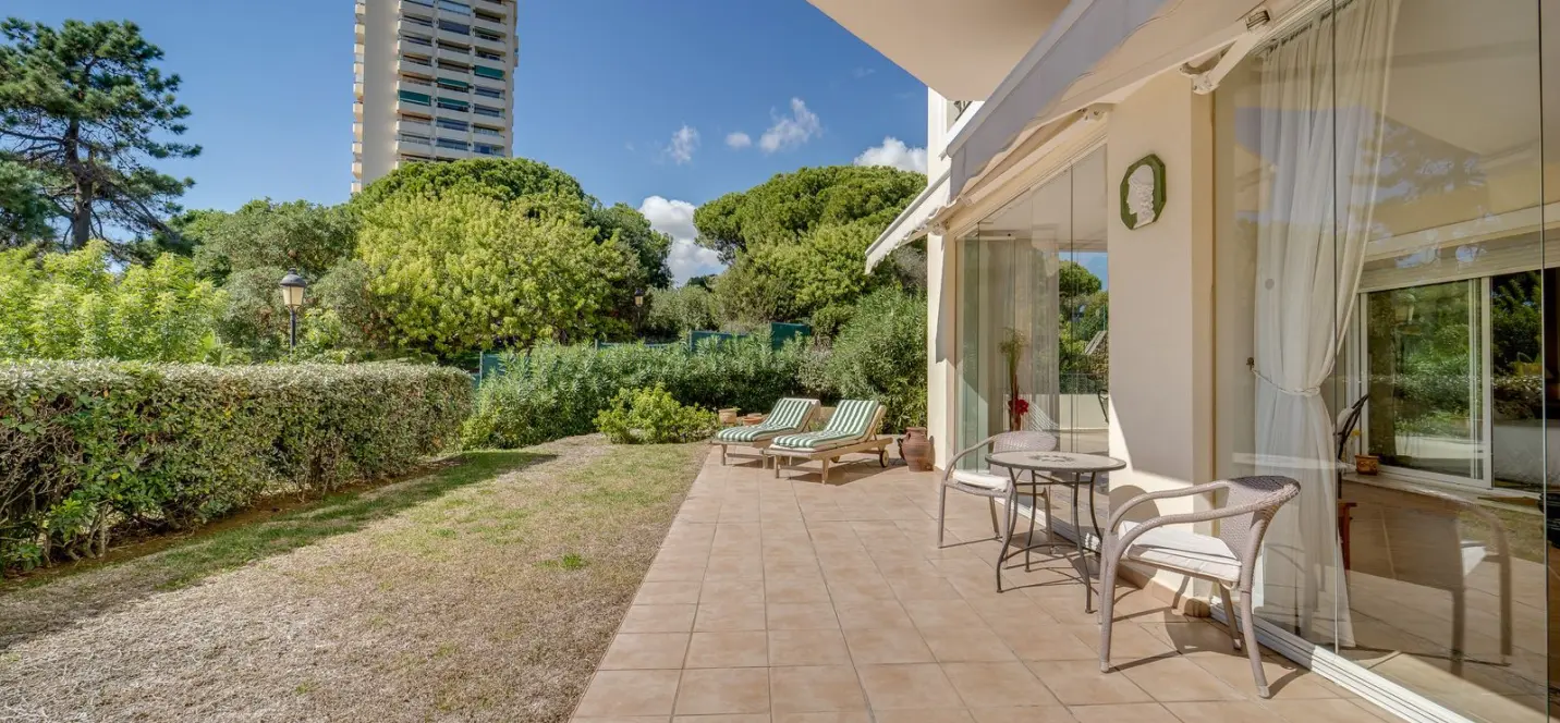 Sale of ground floor apartment in Elviria 3