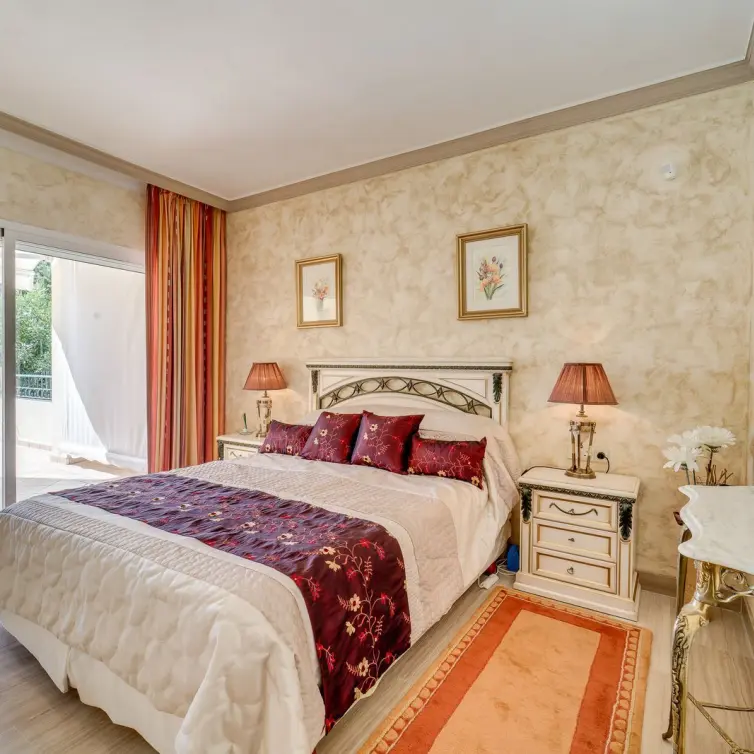 Sale of ground floor apartment in Elviria