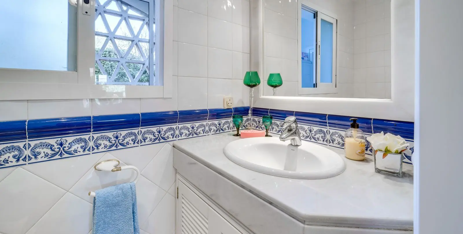 Sale of ground floor apartment in Elviria 10