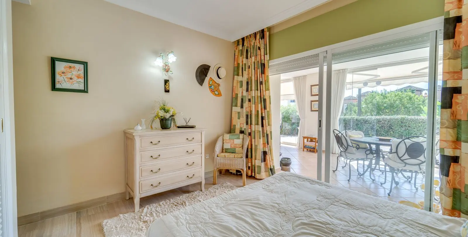 Sale of ground floor apartment in Elviria 16