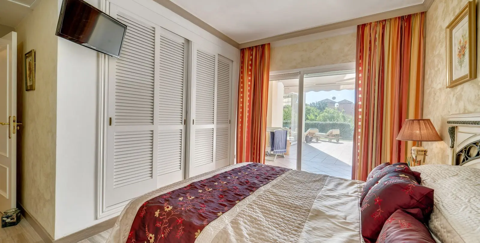 Sale of ground floor apartment in Elviria 17