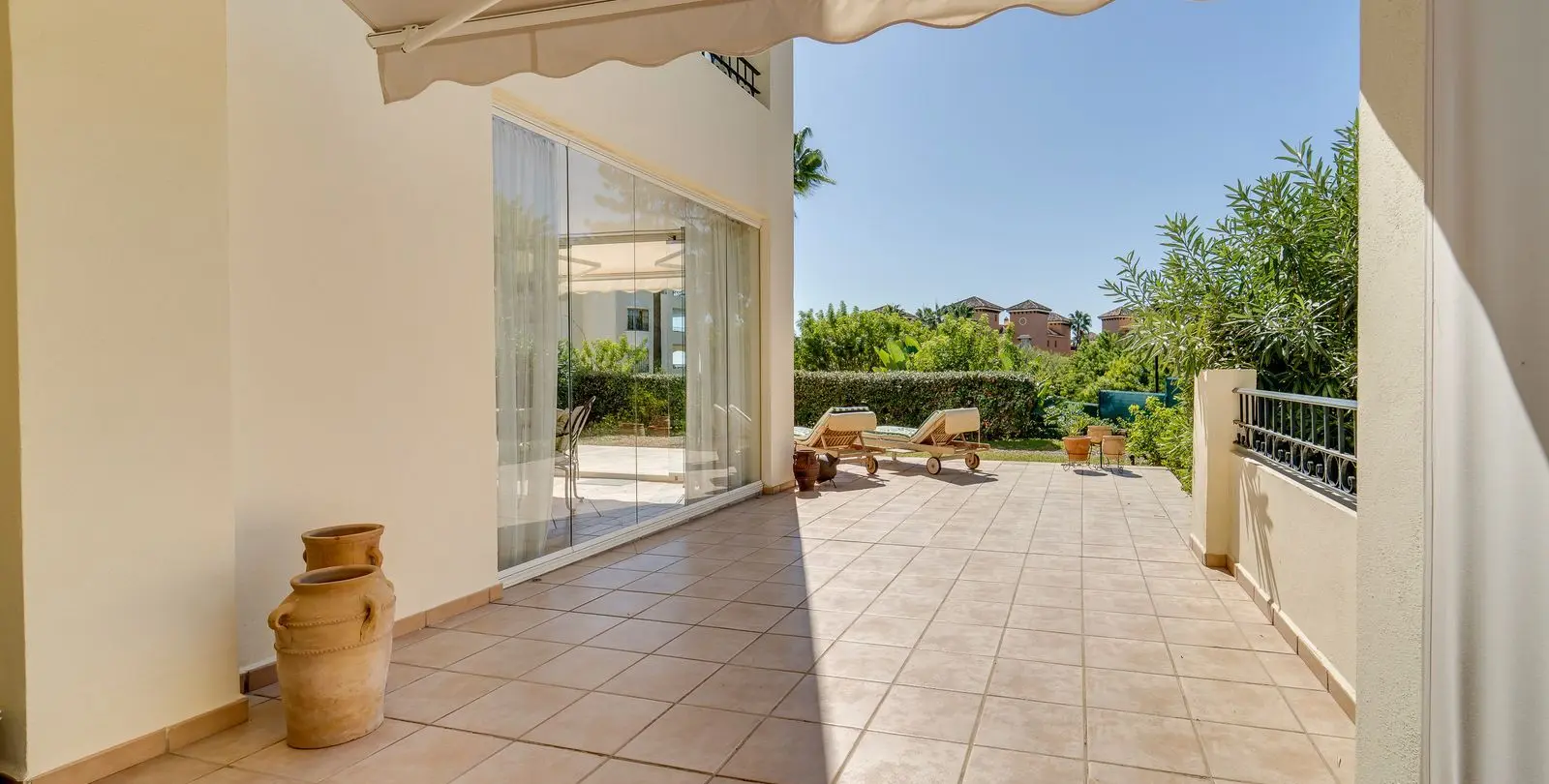 Sale of ground floor apartment in Elviria 20