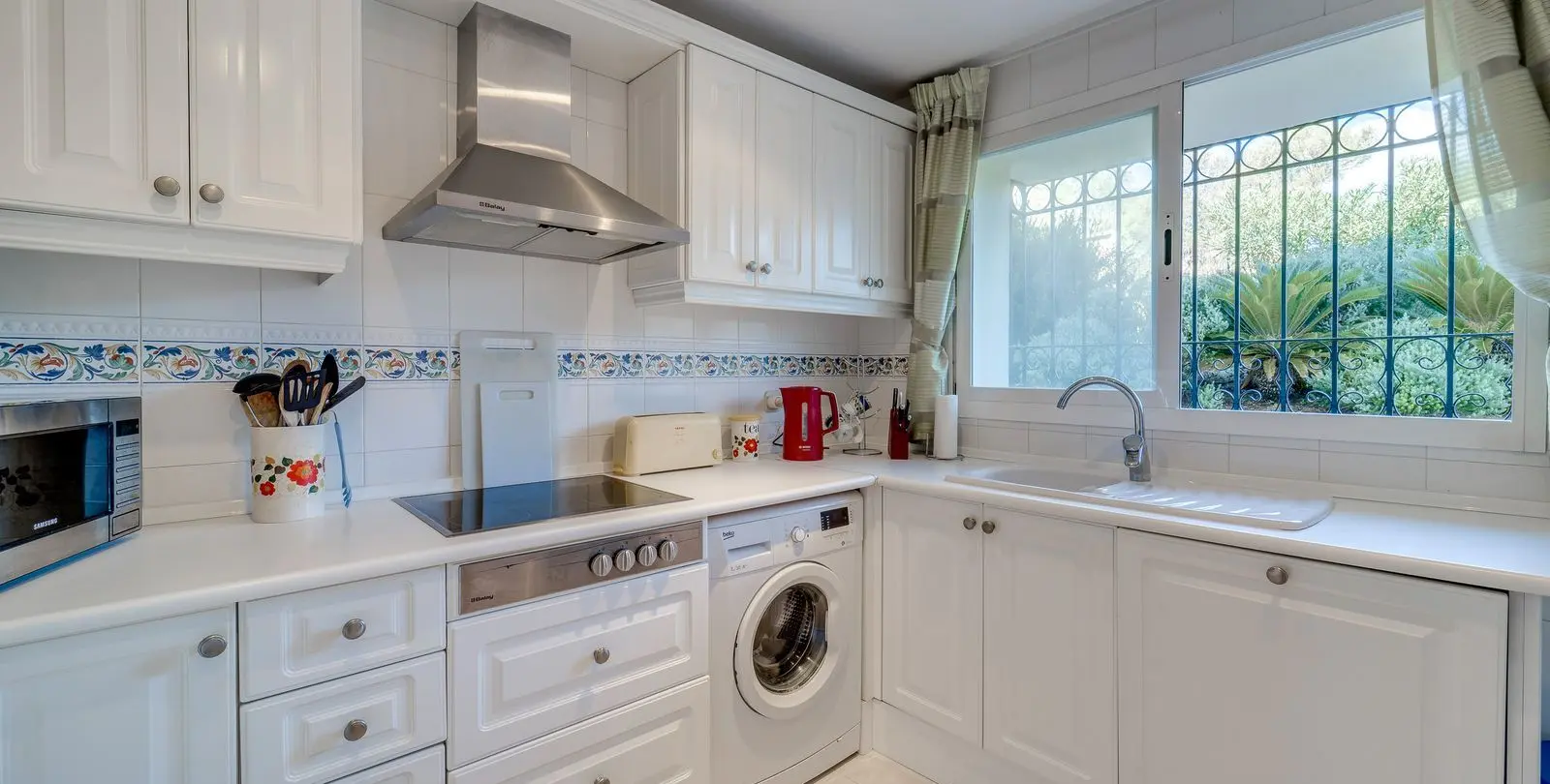 Sale of ground floor apartment in Elviria 23