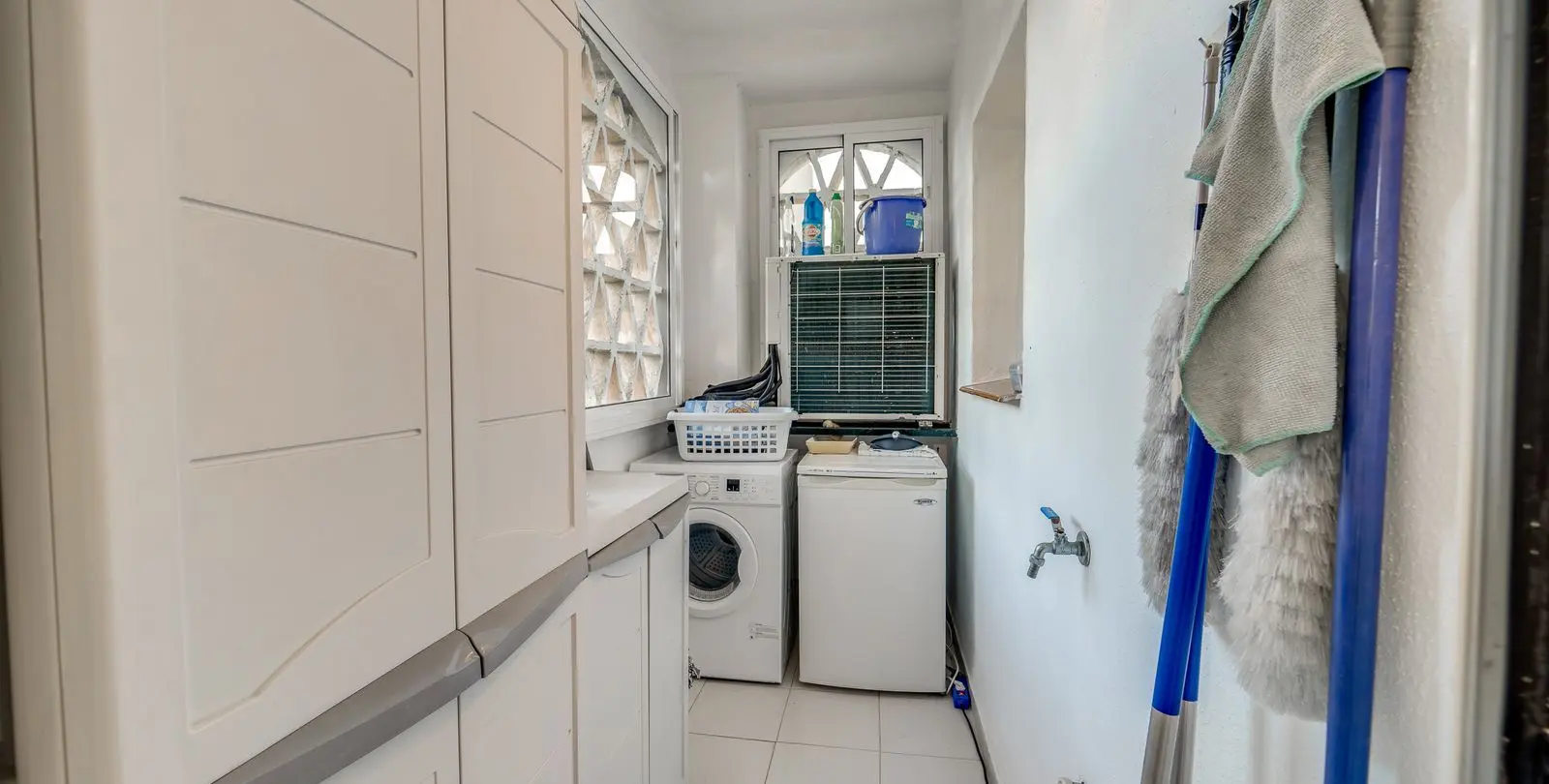 Sale of ground floor apartment in Elviria 24