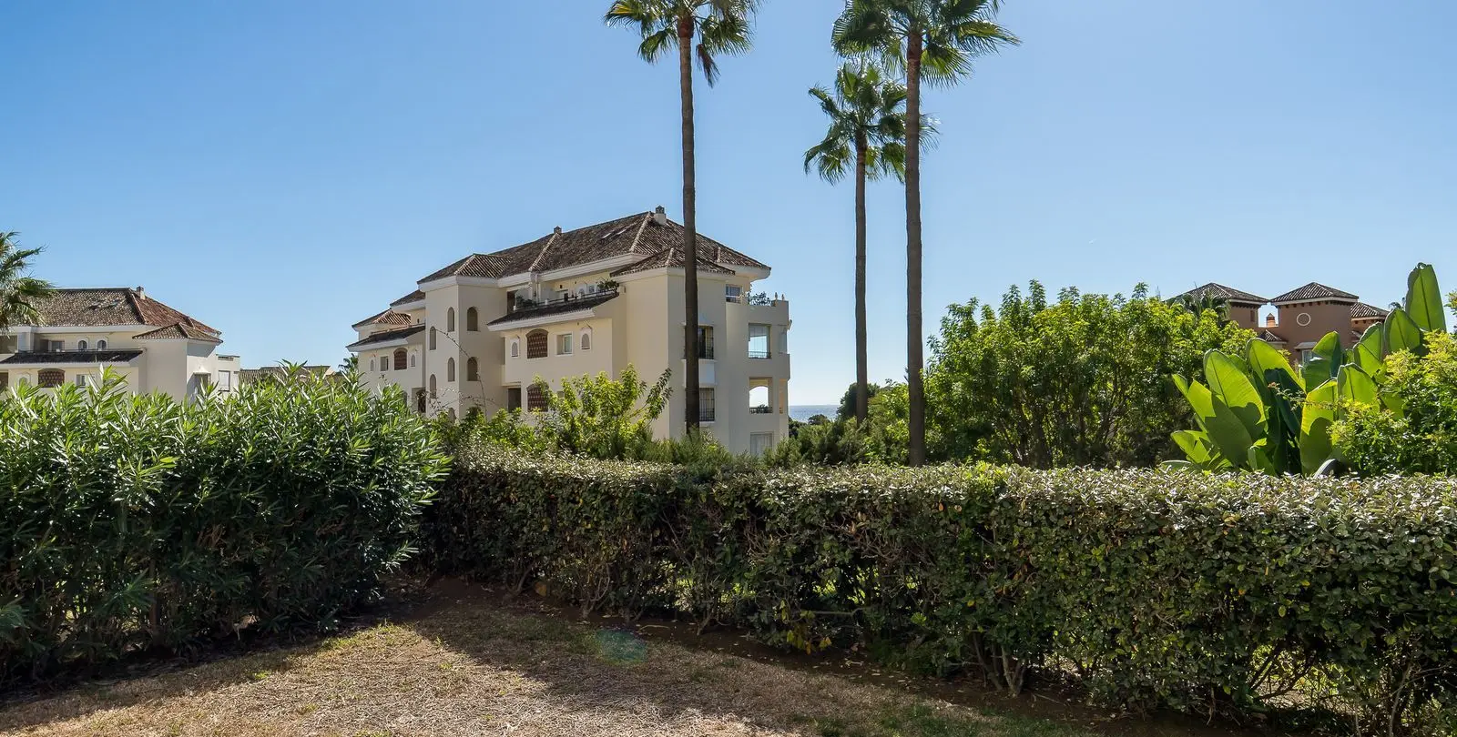 Sale of ground floor apartment in Elviria 26