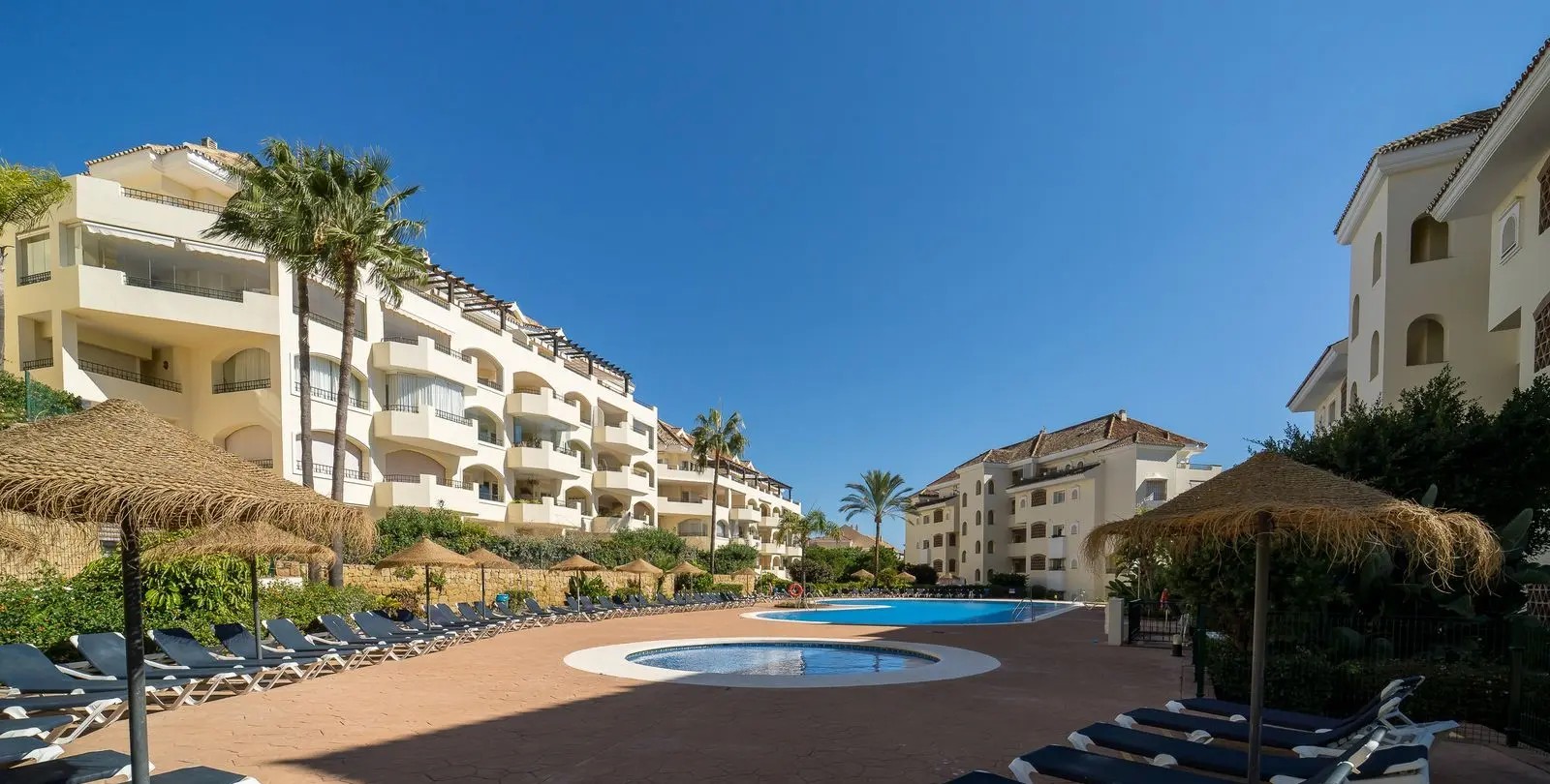 Sale of ground floor apartment in Elviria 27