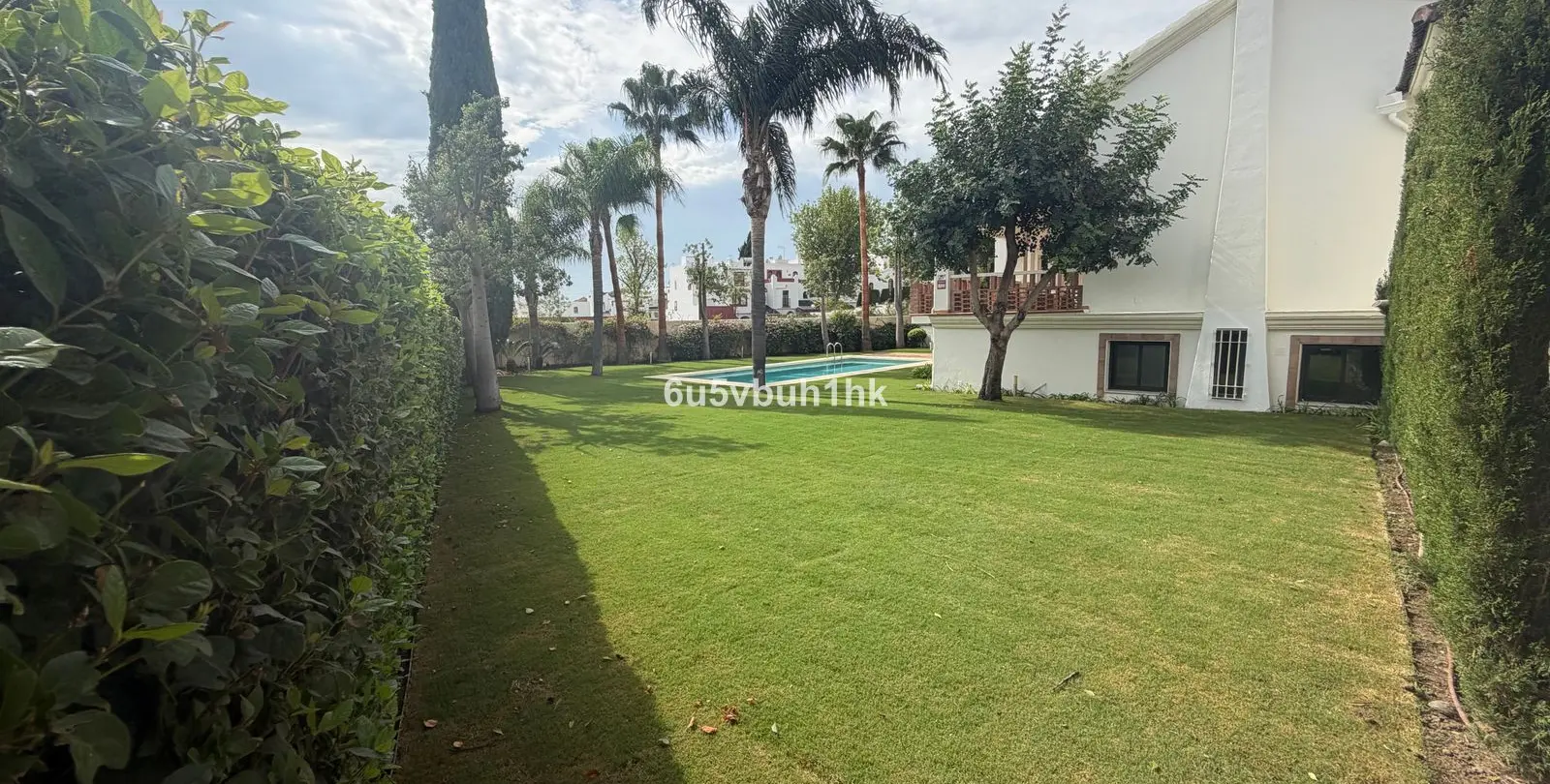 Sale of detached villa in Estepona 3