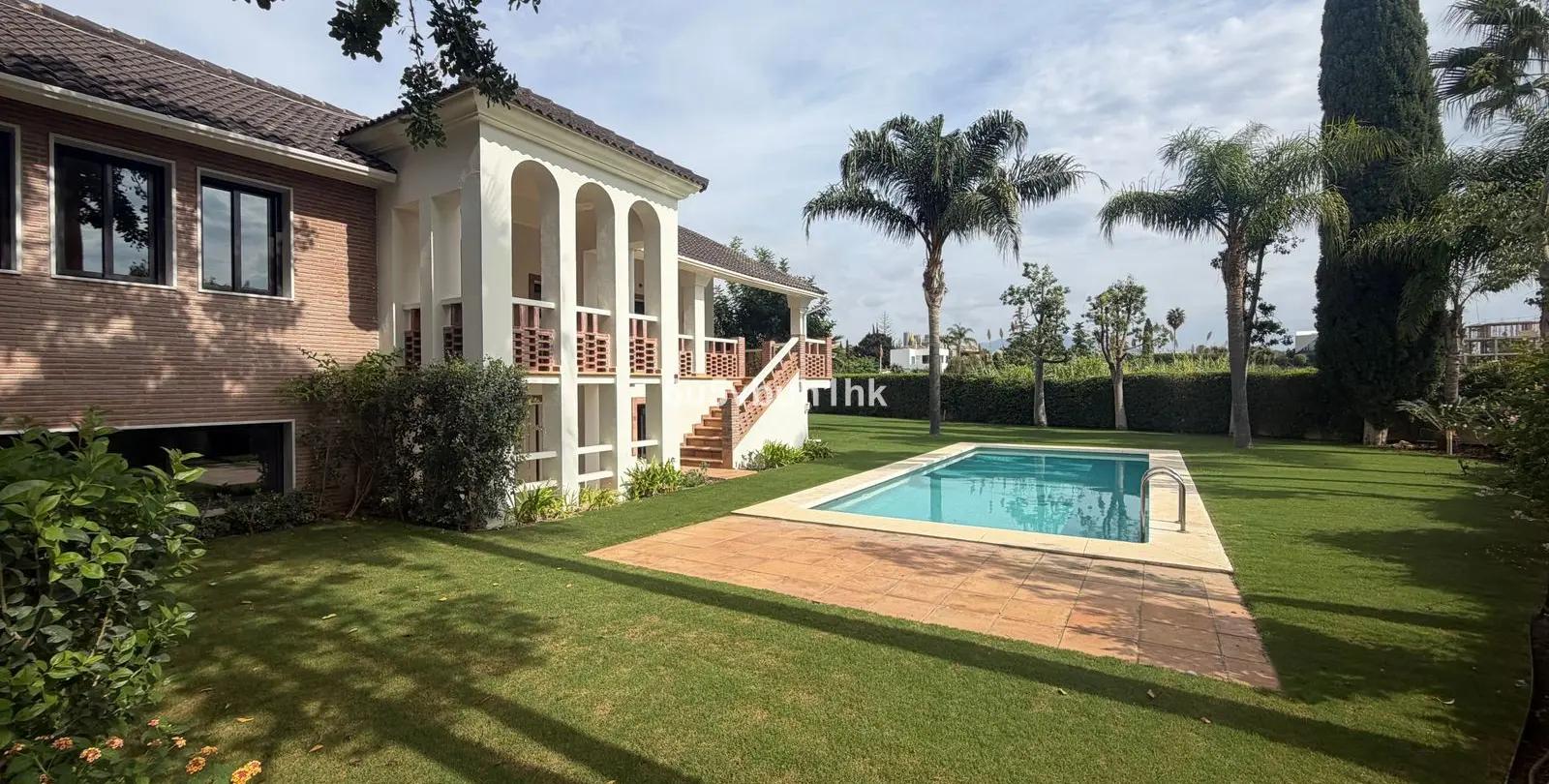 Sale of detached villa in Estepona 4