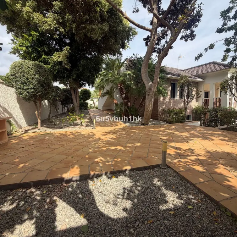 Sale of detached villa in Estepona
