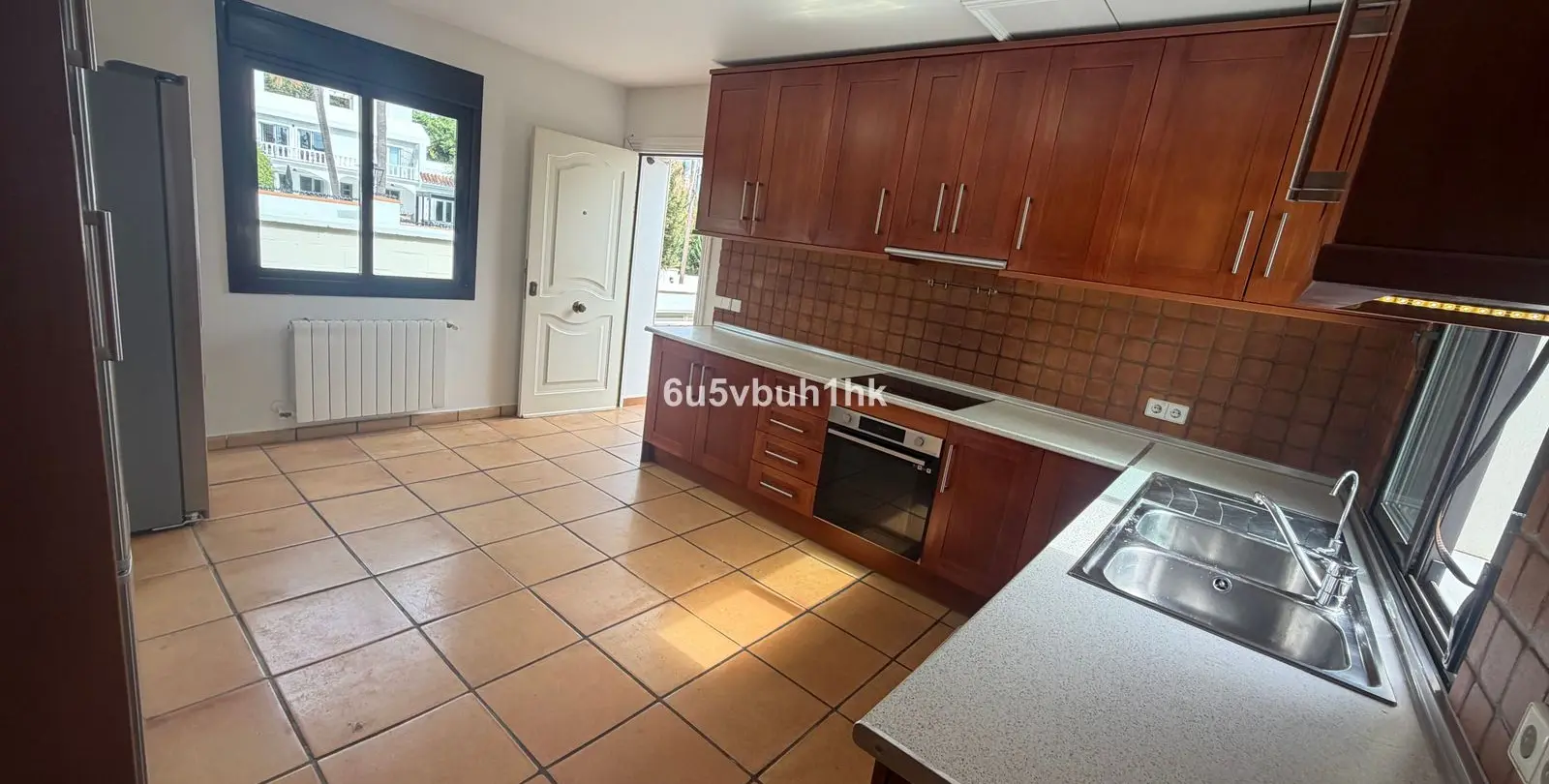 Sale of detached villa in Estepona 9