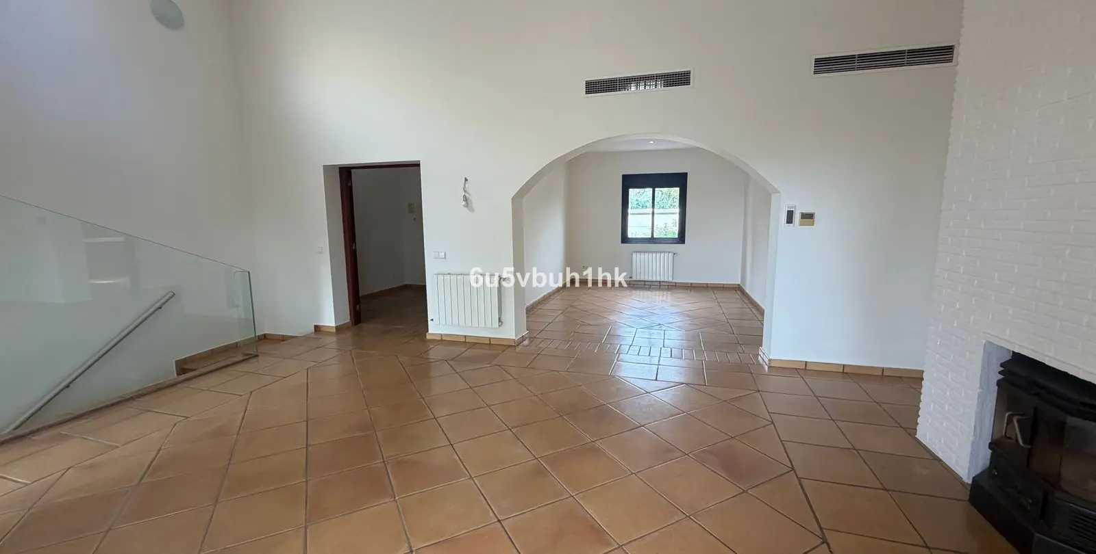 Sale of detached villa in Estepona 10