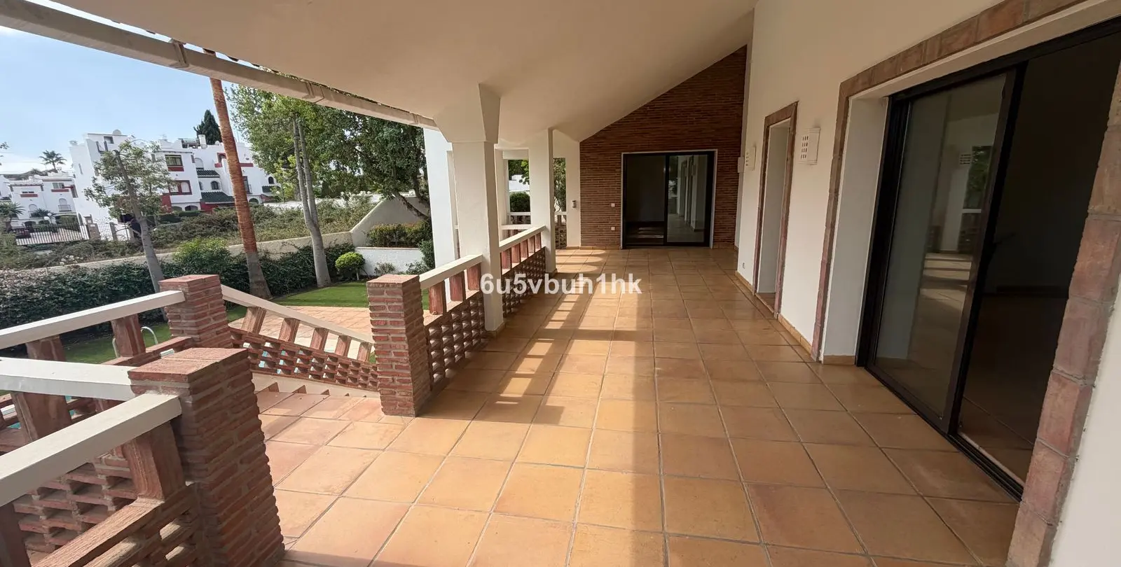 Sale of detached villa in Estepona 12