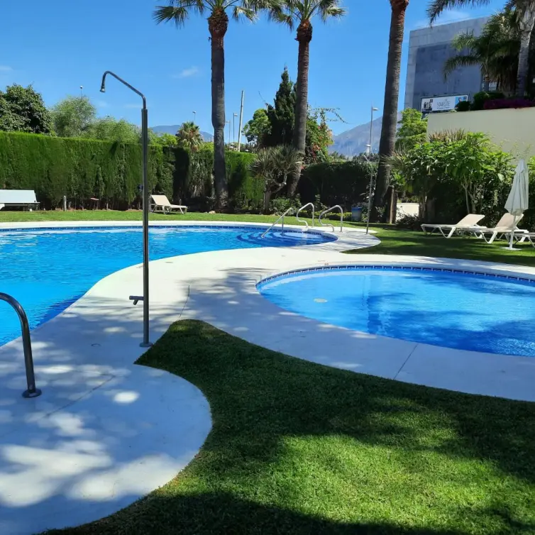 Sale of middle floor apartment in Puerto Banús