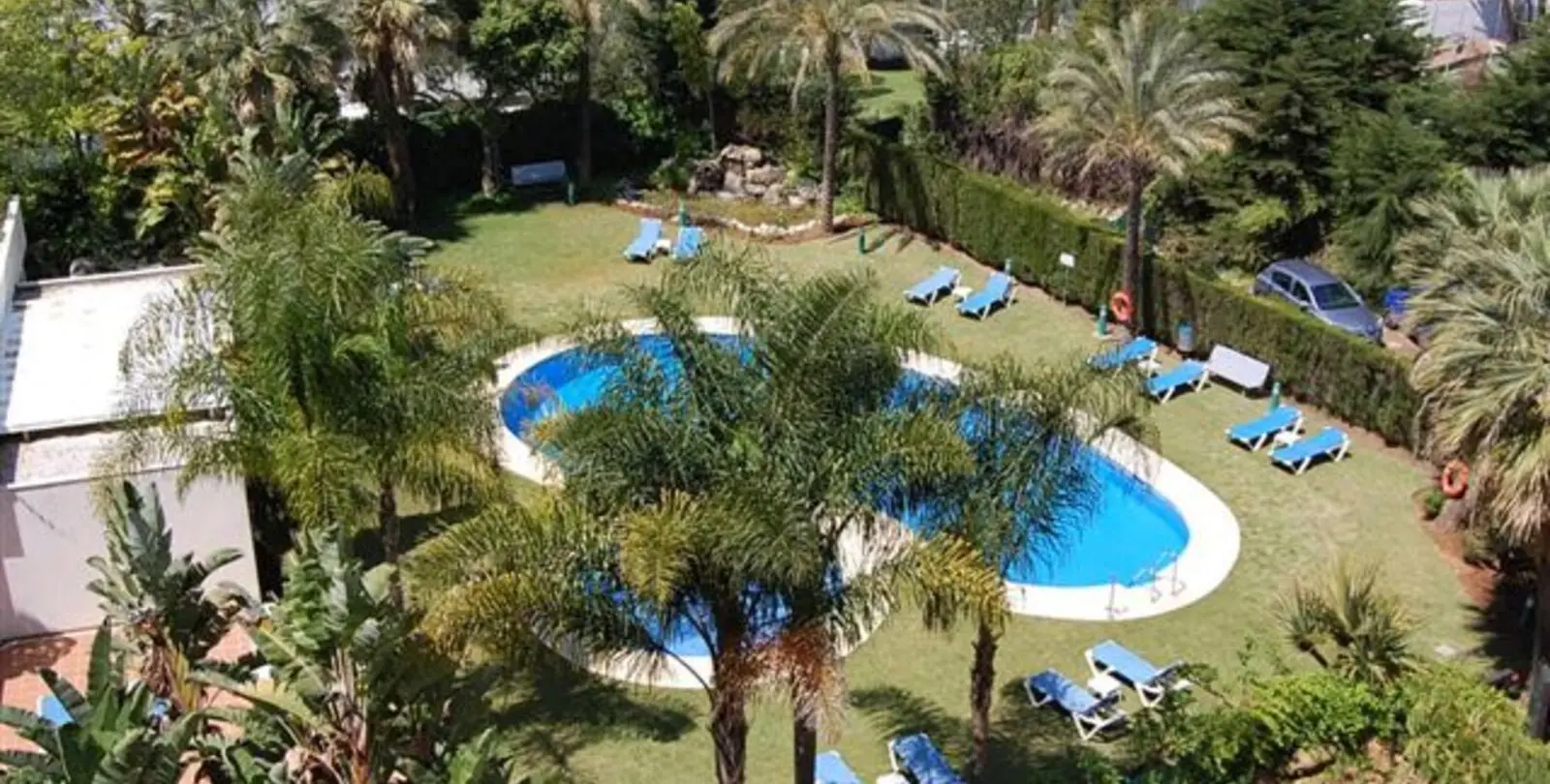 Sale of middle floor apartment in Puerto Banús 7
