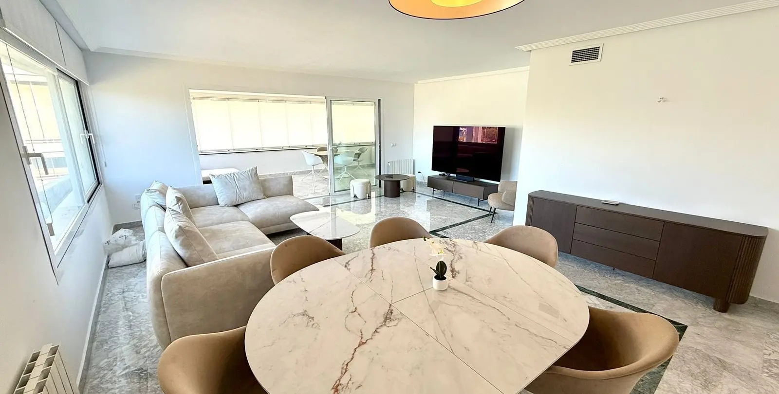 Sale of middle floor apartment in Puerto Banús 8