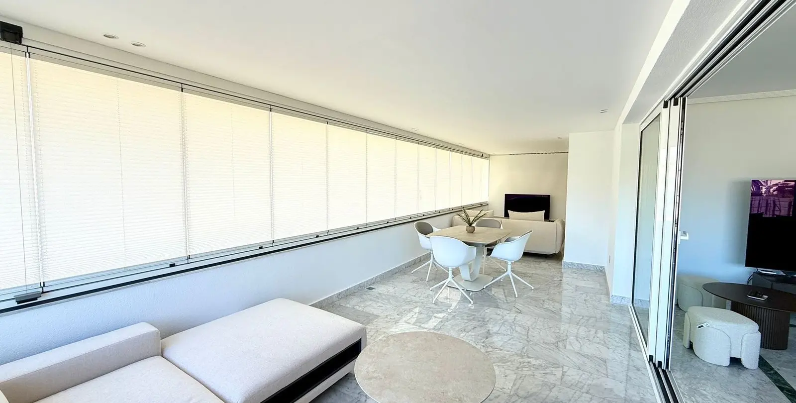 Sale of middle floor apartment in Puerto Banús 12