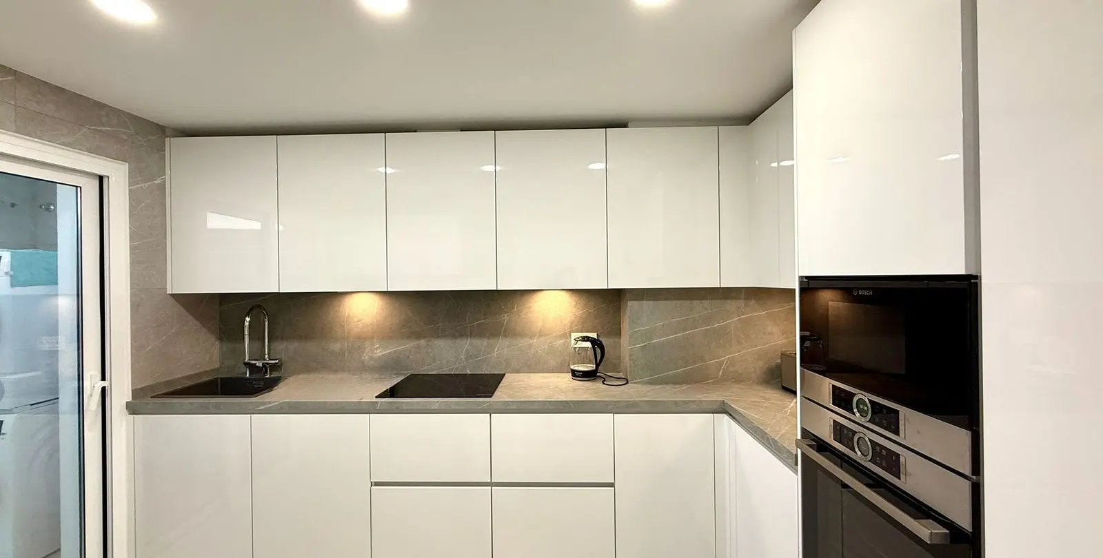 Sale of middle floor apartment in Puerto Banús 13
