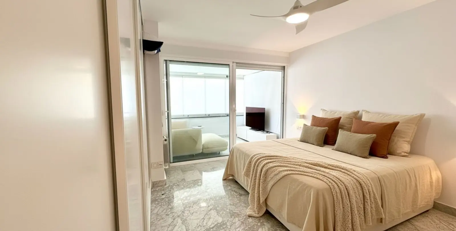 Sale of middle floor apartment in Puerto Banús 15