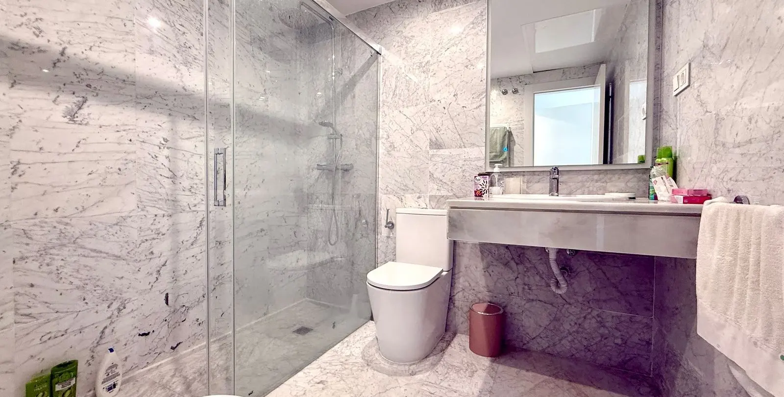 Sale of middle floor apartment in Puerto Banús 18