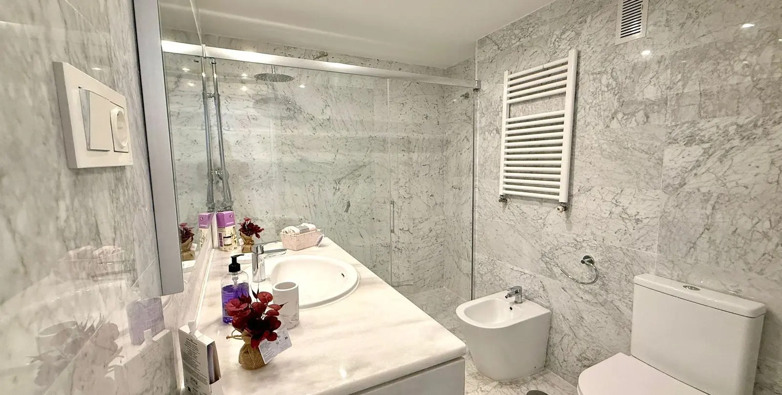 Sale of middle floor apartment in Puerto Banús 20