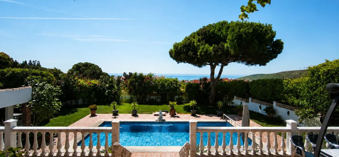 Sale of detached villa in Manilva 0