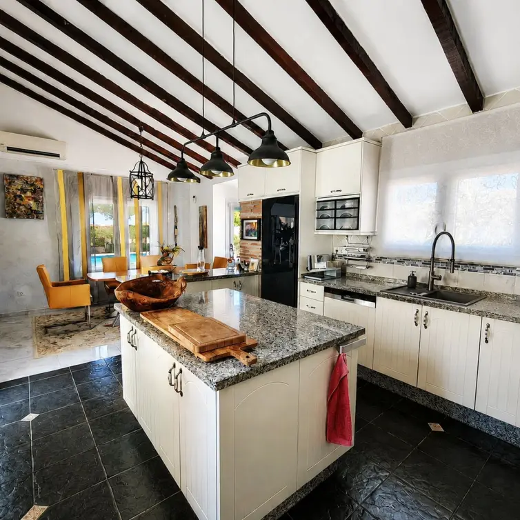 Sale of detached villa in Manilva