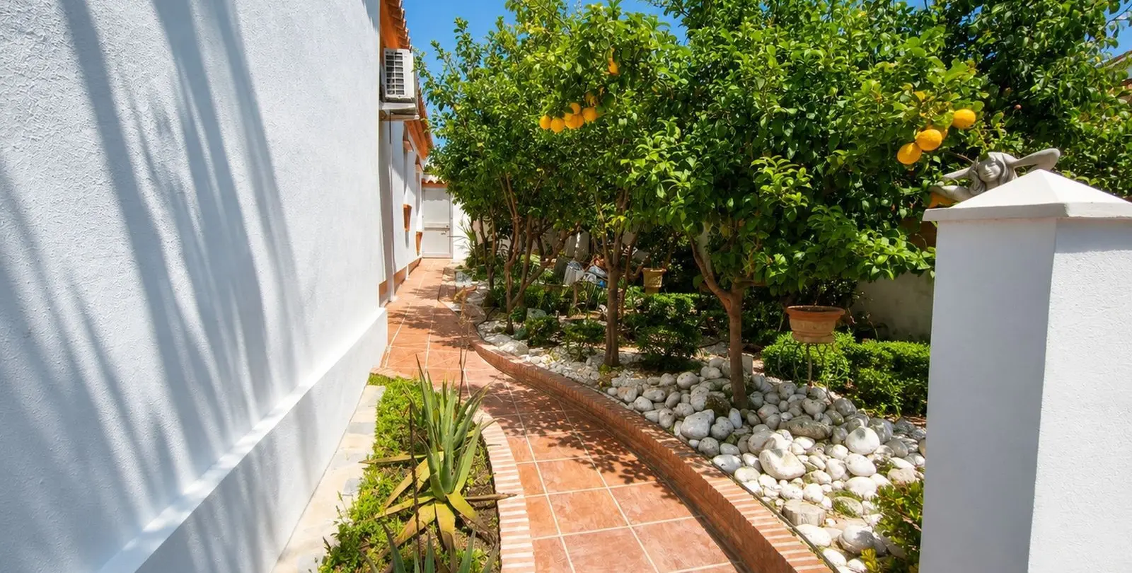 Sale of detached villa in Manilva 8