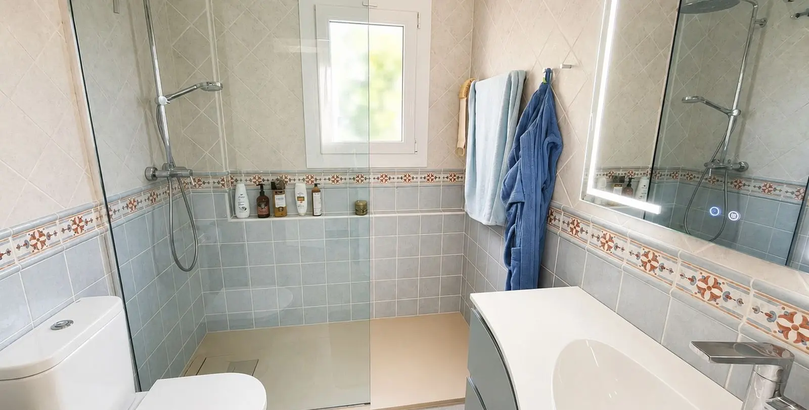 Sale of detached villa in Manilva 11