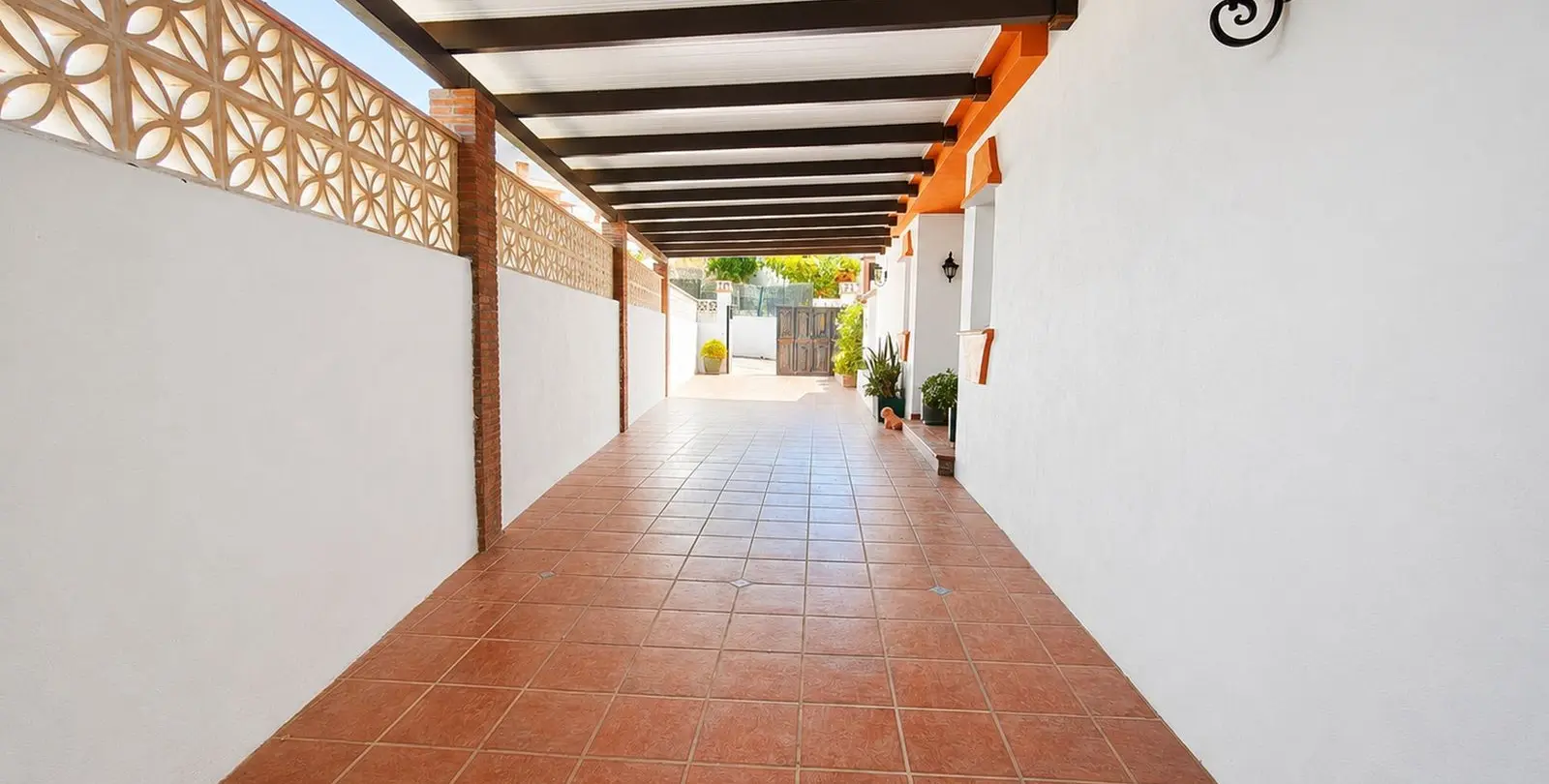Sale of detached villa in Manilva 18