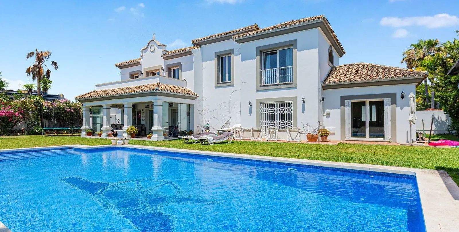 Sale of detached villa in Costalita 2