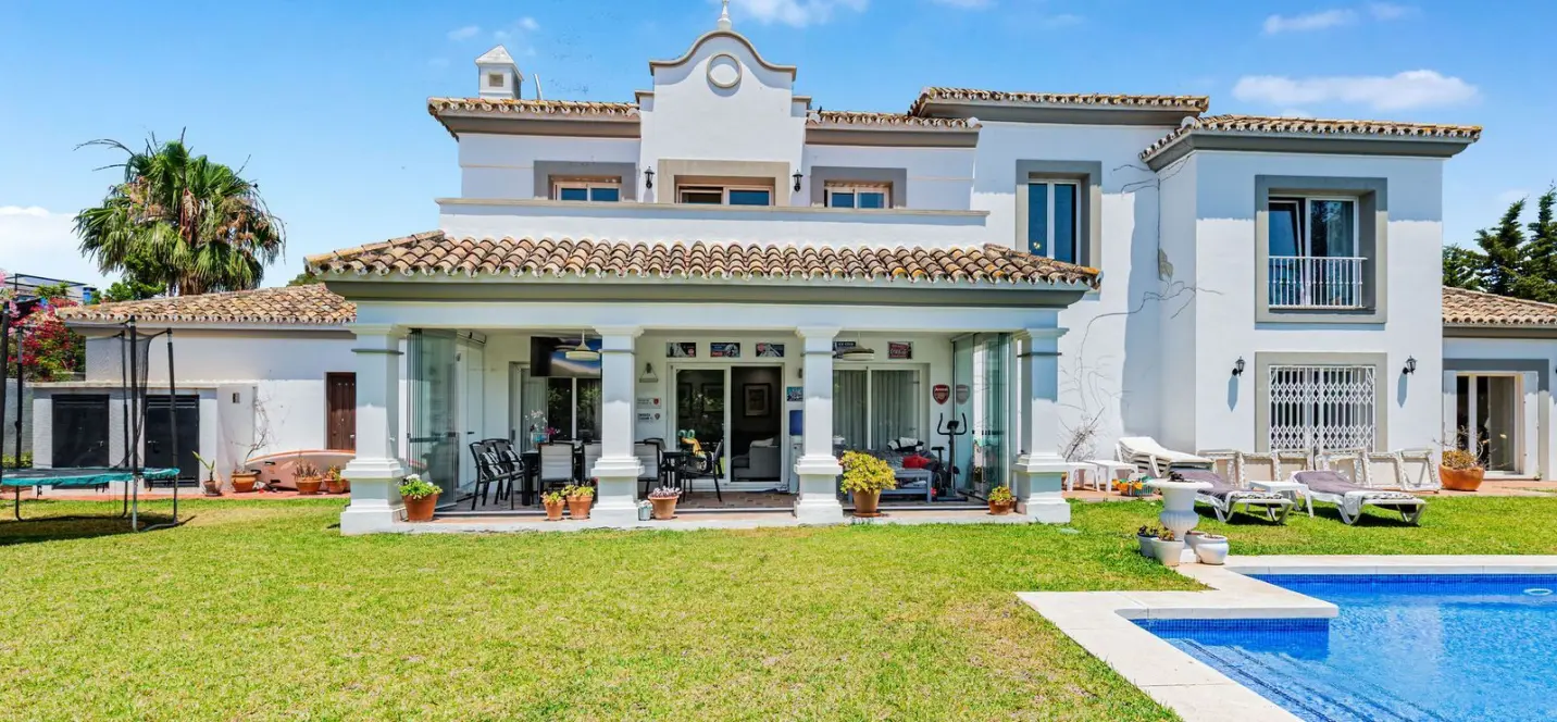 Sale of detached villa in Costalita 2