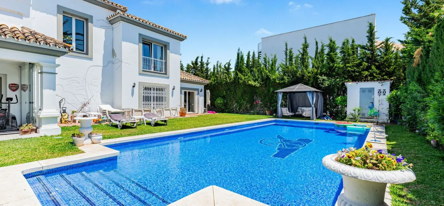 Sale of detached villa in Costalita 3