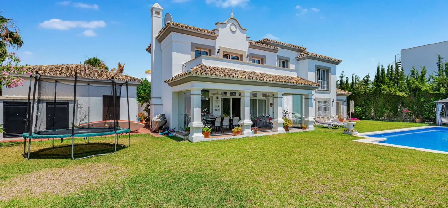 Sale of detached villa in Costalita 4