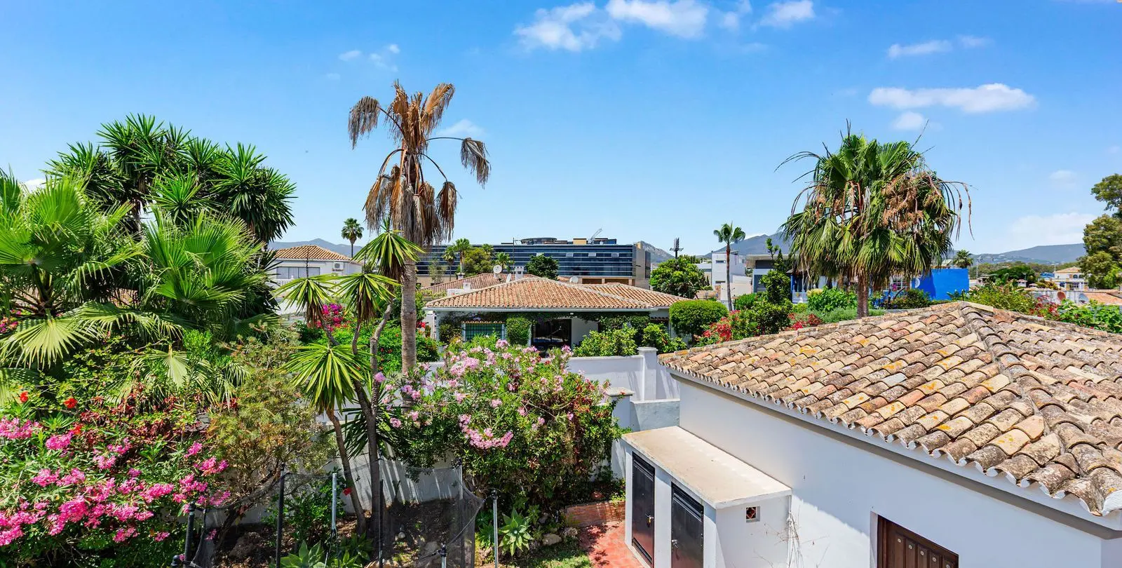Sale of detached villa in Costalita 73