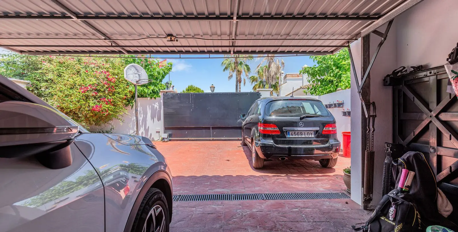 Sale of detached villa in Costalita 90