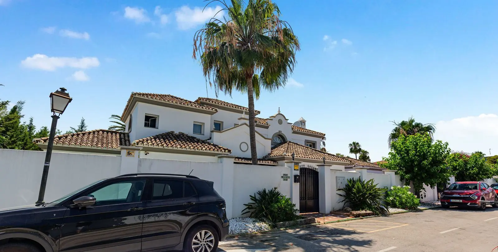 Sale of detached villa in Costalita 93