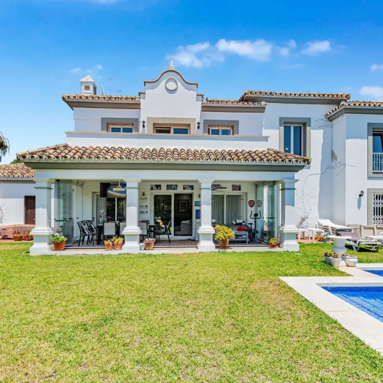 Venta de villa independiente en Costalita