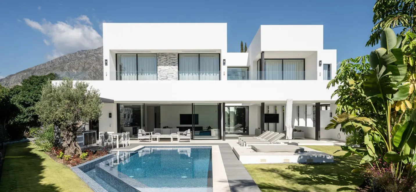 Sale of detached villa in Marbella 0
