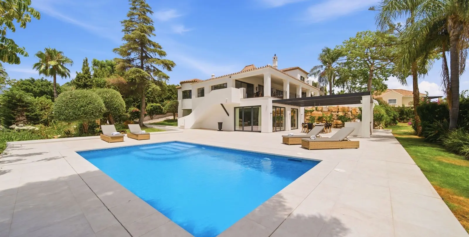Sale of detached villa in Benahavís 1