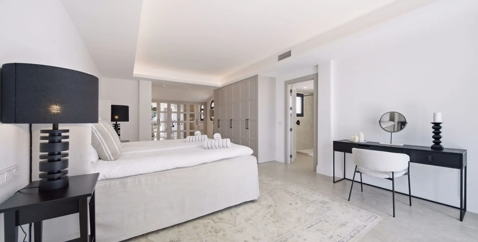 Sale of detached villa in Benahavís 37