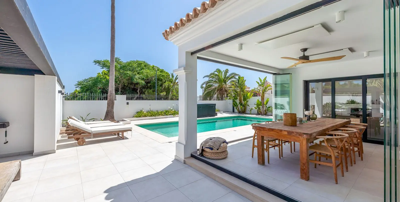 Sale of detached villa in Carib Playa 5