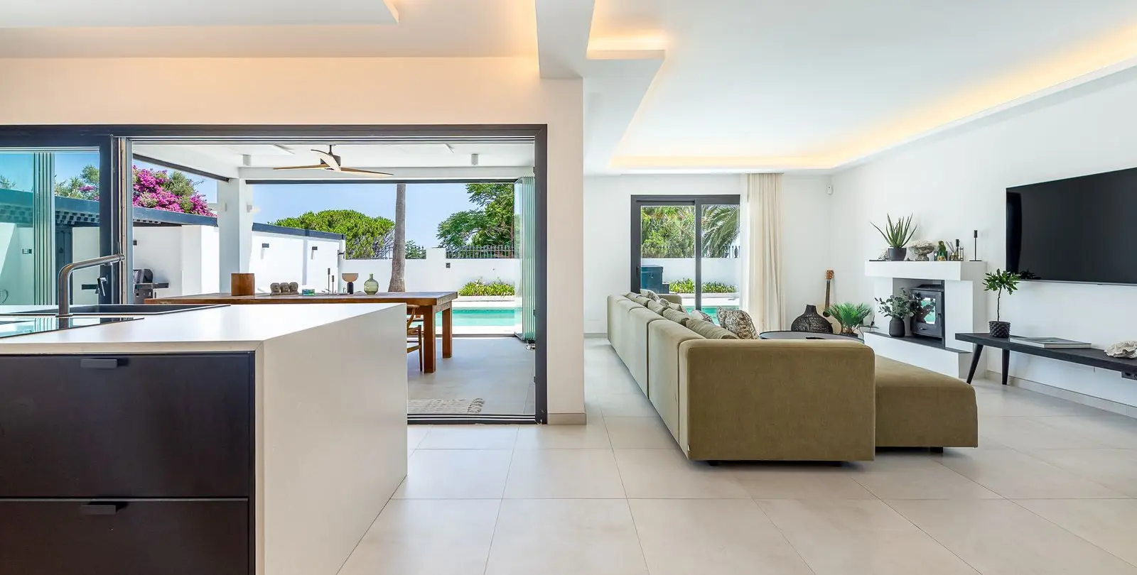 Sale of detached villa in Carib Playa 9