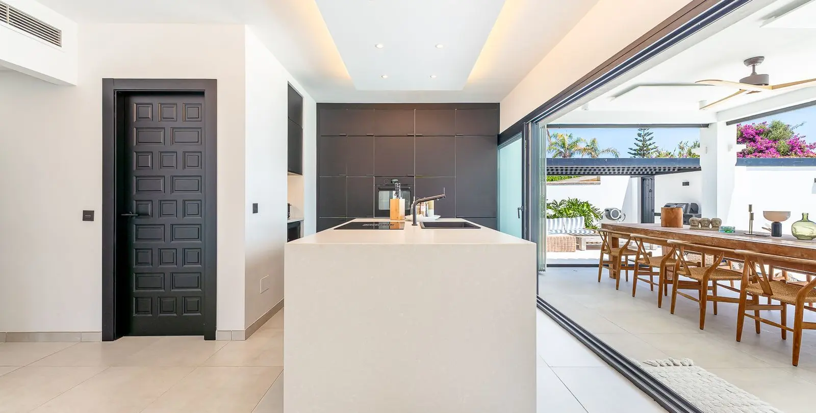 Sale of detached villa in Carib Playa 10
